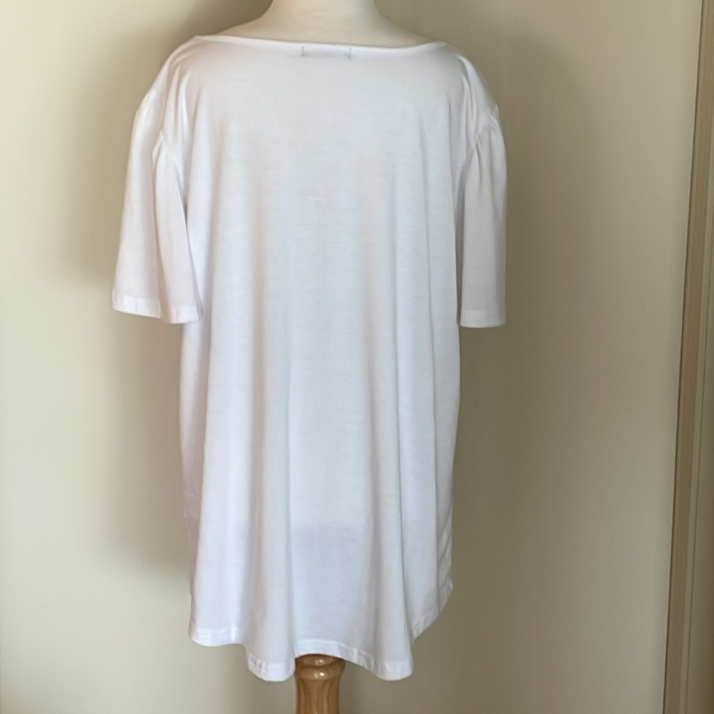 EUC Women’s Xl Detailed White Short Scoop Neck Short Sleeved Lightweight Top - Picture 3 of 7